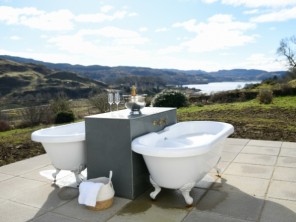 5 Bedroom Farmhouse with Spectacular Views in the Lerags Glen near Oban, Highlands, Scotland